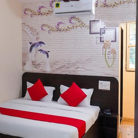 Oyo Flagship 68474 Hotel Viraj Poona Buitenkant foto