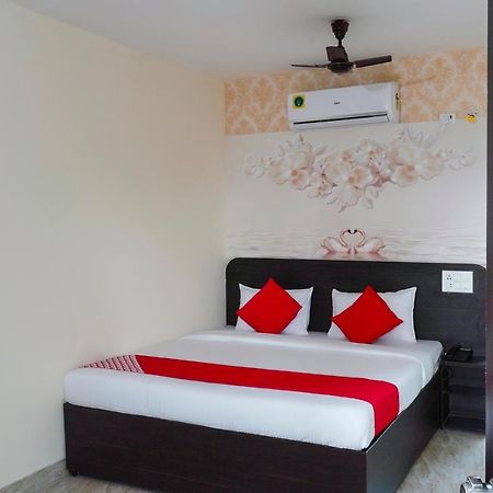 Oyo Flagship 68474 Hotel Viraj Poona Buitenkant foto