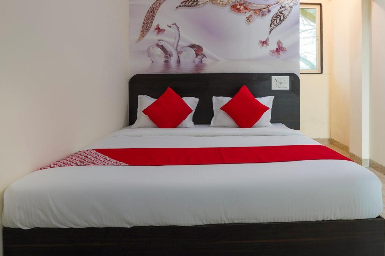 Oyo Flagship 68474 Hotel Viraj Poona Buitenkant foto
