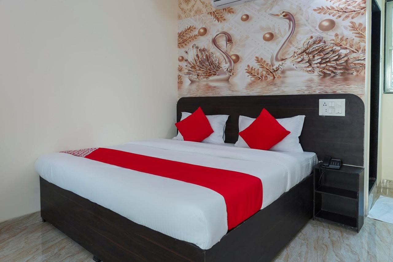 Oyo Flagship 68474 Hotel Viraj Poona Buitenkant foto
