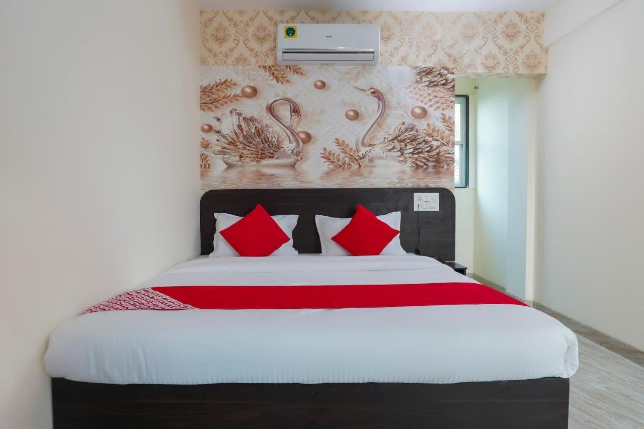 Oyo Flagship 68474 Hotel Viraj Poona Buitenkant foto
