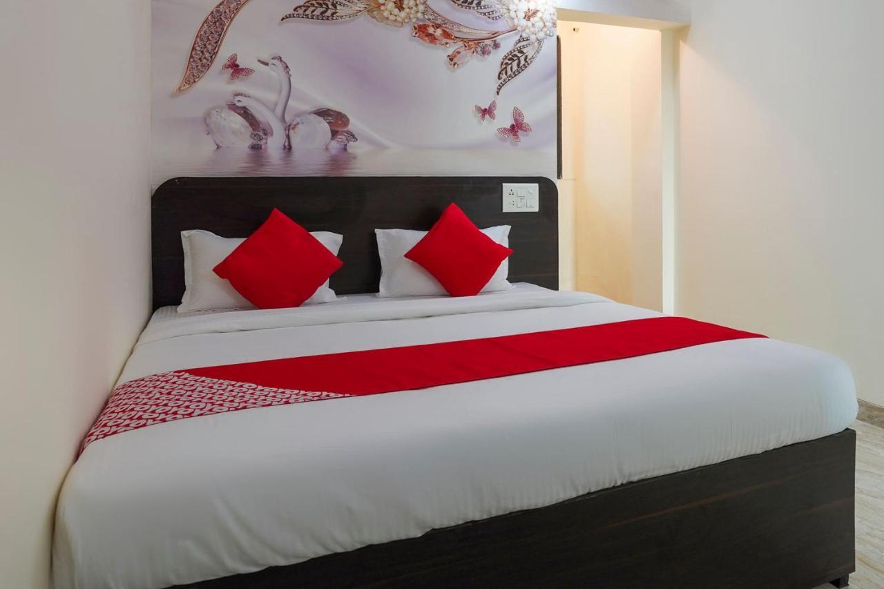 Oyo Flagship 68474 Hotel Viraj Poona Buitenkant foto