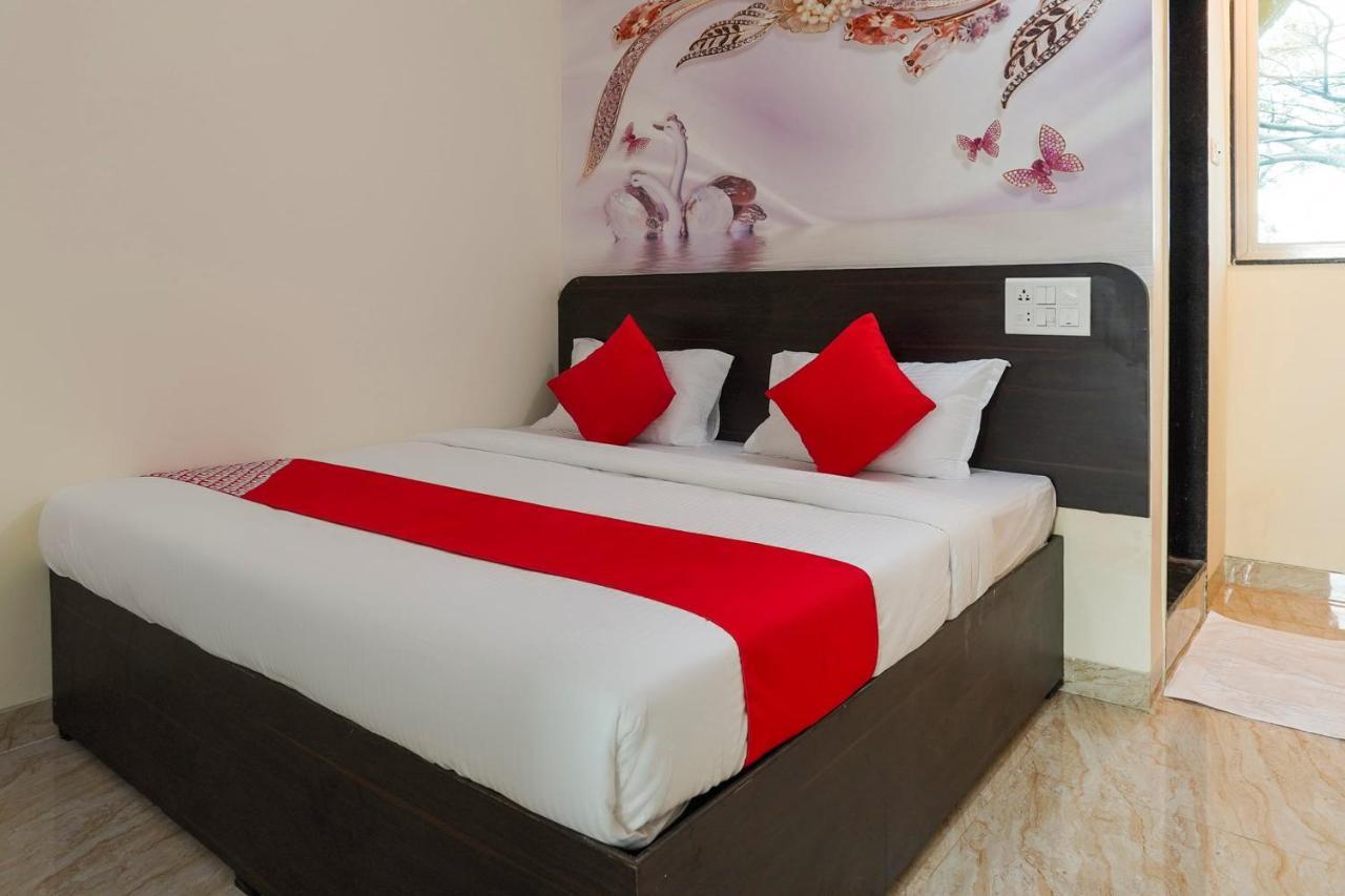 Oyo Flagship 68474 Hotel Viraj Poona Buitenkant foto