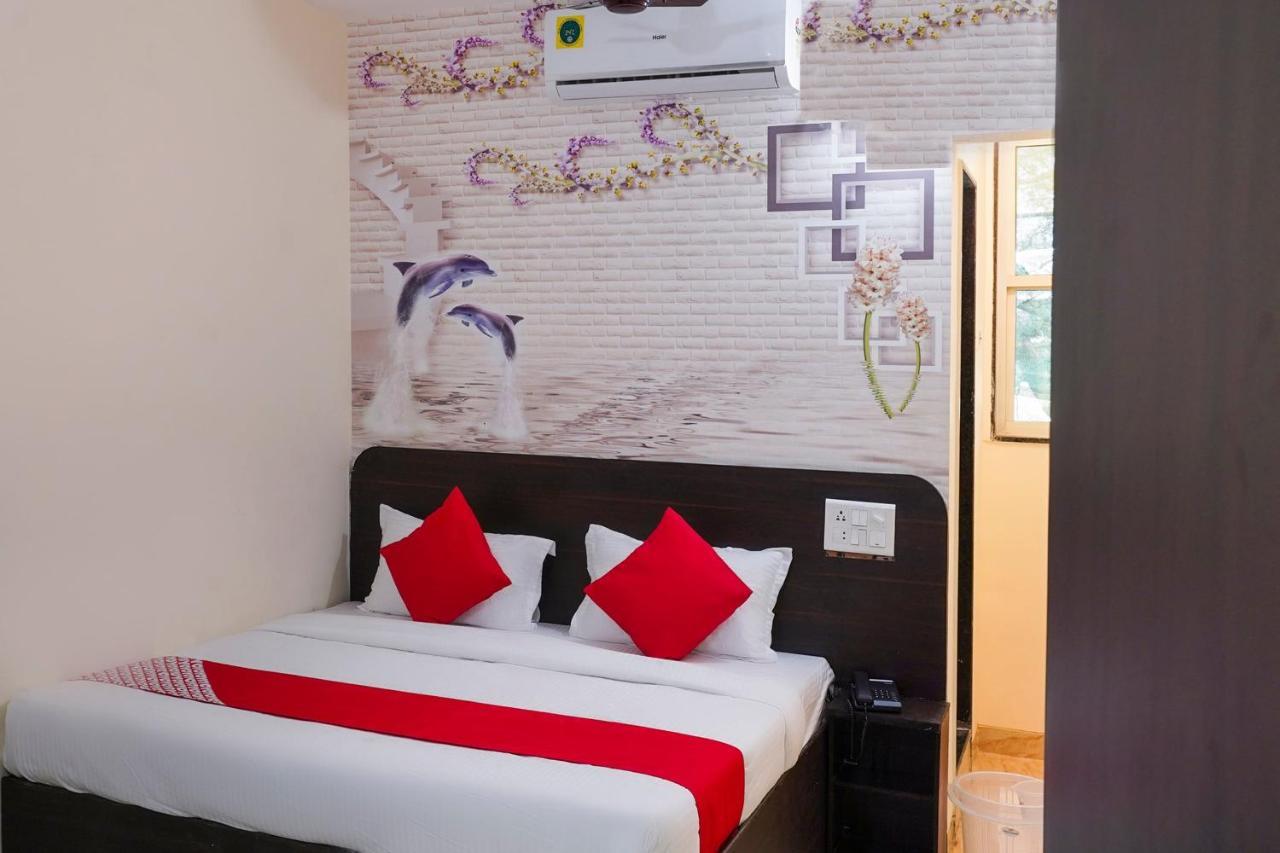 Oyo Flagship 68474 Hotel Viraj Poona Buitenkant foto