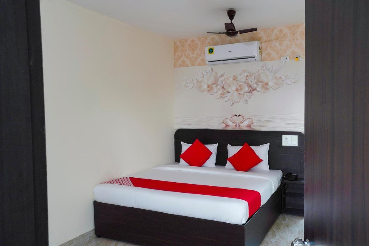 Oyo Flagship 68474 Hotel Viraj Poona Buitenkant foto