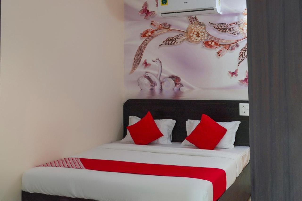 Oyo Flagship 68474 Hotel Viraj Poona Buitenkant foto