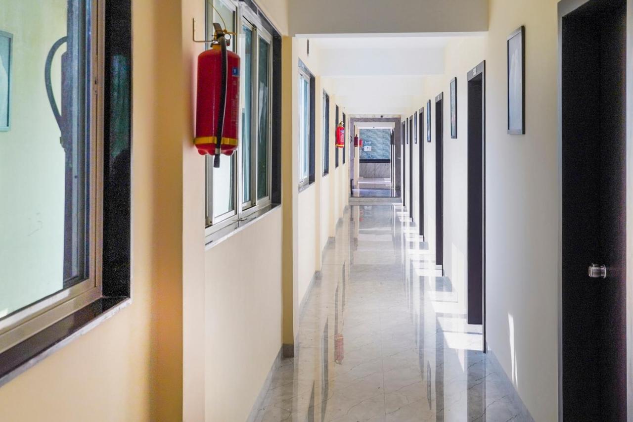 Oyo Flagship 68474 Hotel Viraj Poona Buitenkant foto